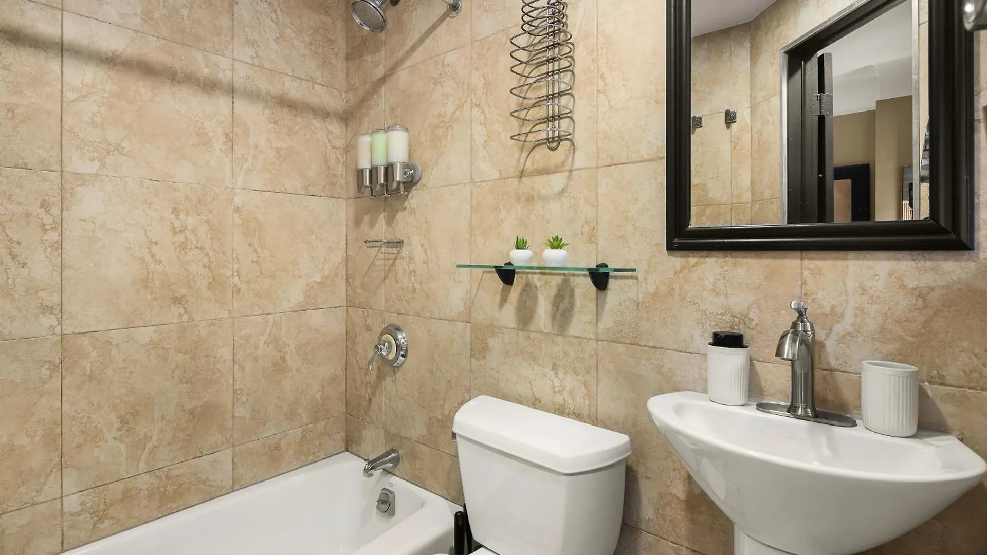 Apartment Heart Of Ny, Steps Away From All Attractions New York United States
